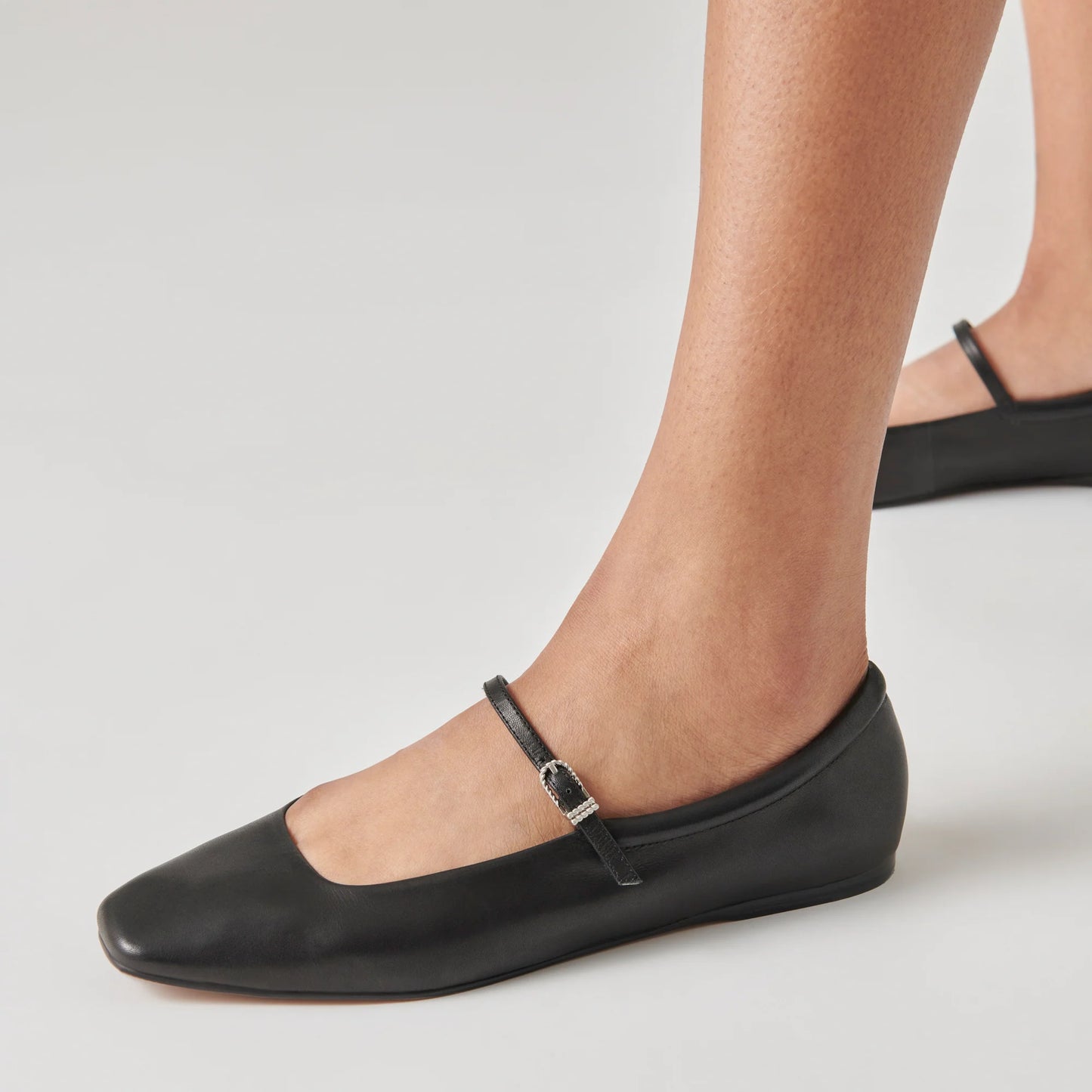 Dolce Vita Reyes Flats